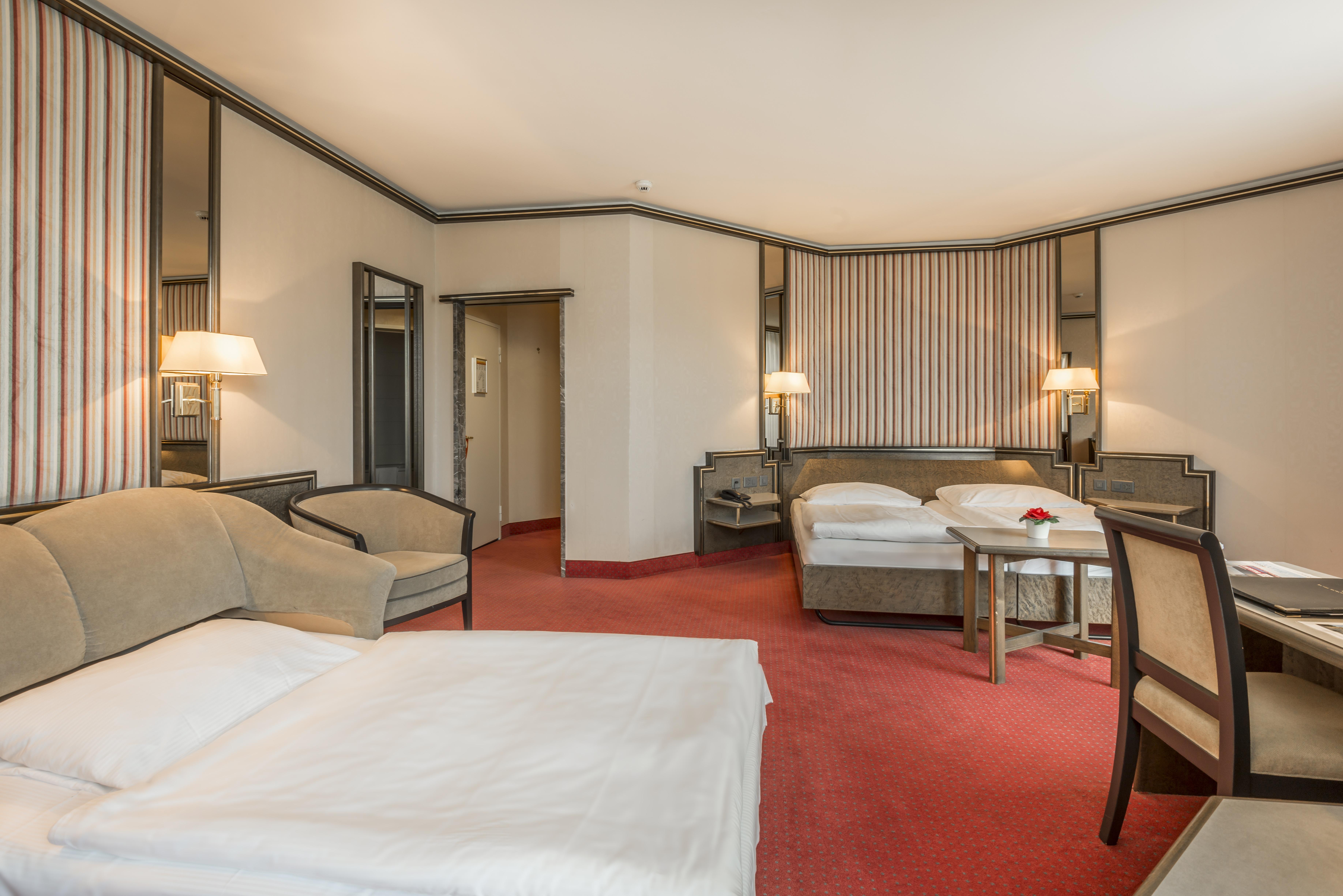 Monopol Hotel 4*